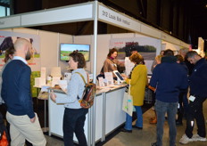 Bij de stand van Louis Bolk Instituut was er soms geen doorkomen aan.